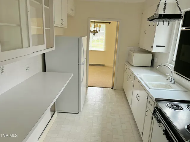 $1,800 | 1613 Belmeade Drive, Kingsport, TN 37664