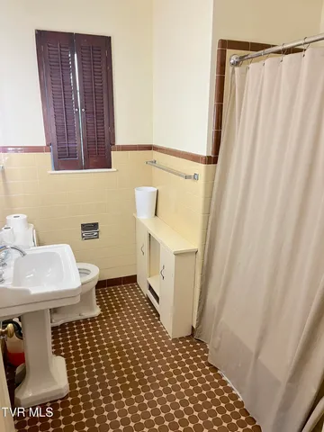 $1,800 | 1613 Belmeade Drive, Kingsport, TN 37664