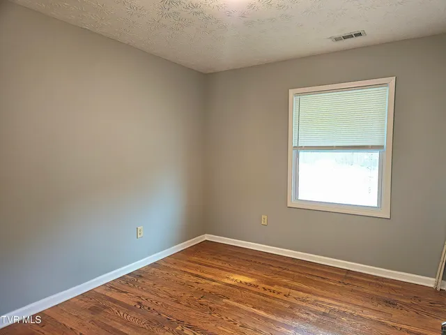 $1,700 | 290 Pond Springs Road, Kingsport, TN 37664