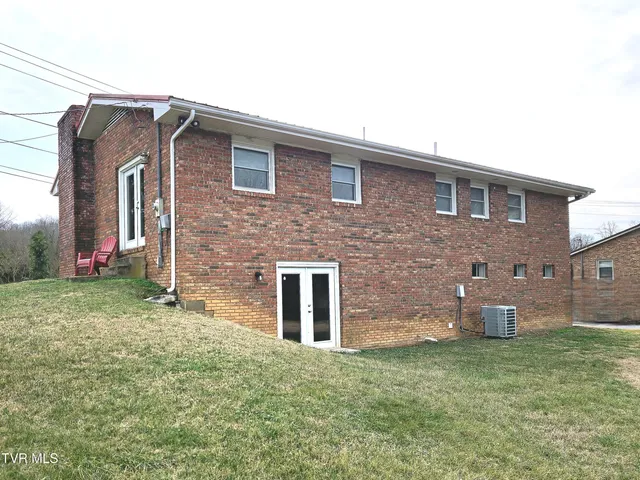 $1,700 | 290 Pond Springs Road, Kingsport, TN 37664