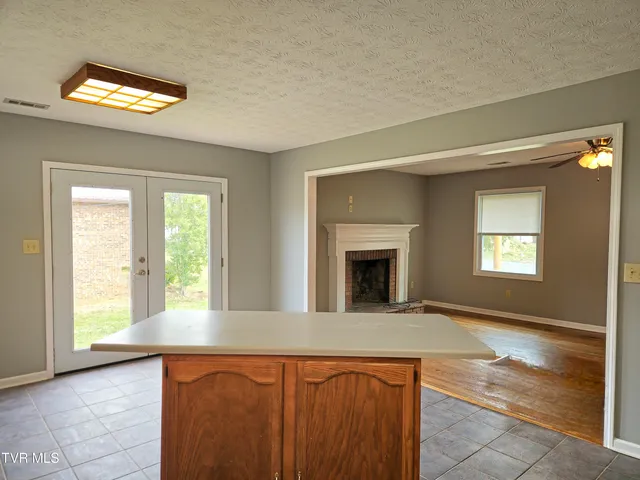 $1,700 | 290 Pond Springs Road, Kingsport, TN 37664