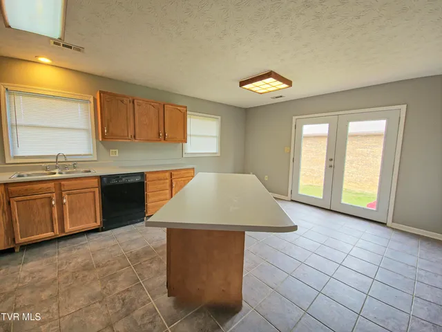 $1,700 | 290 Pond Springs Road, Kingsport, TN 37664