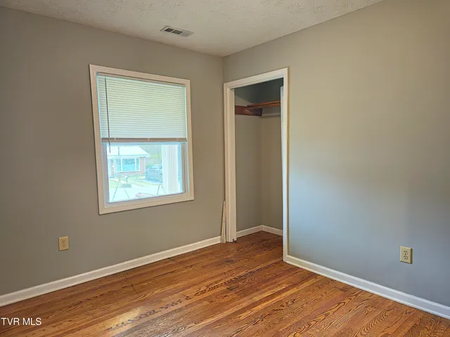 $1,700 | 290 Pond Springs Road, Kingsport, TN 37664