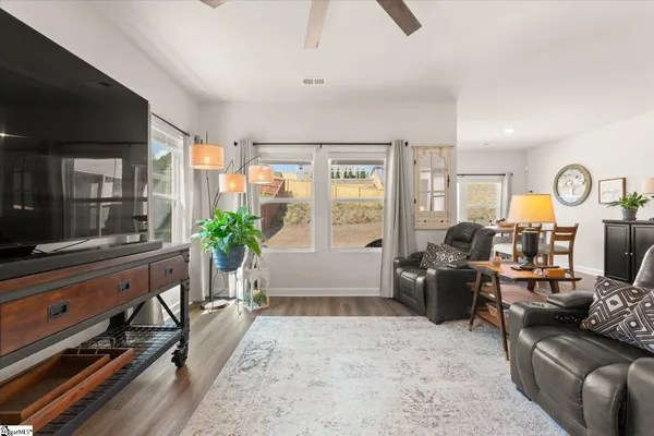 $300,000 | 135 Lavinia Circle, Duncan, SC 29334