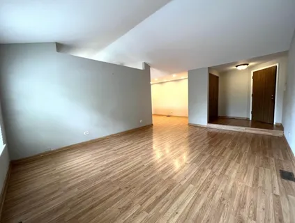 $247,000 | 1214 Ballantrae Place, Unit E, Mundelein, IL 60060