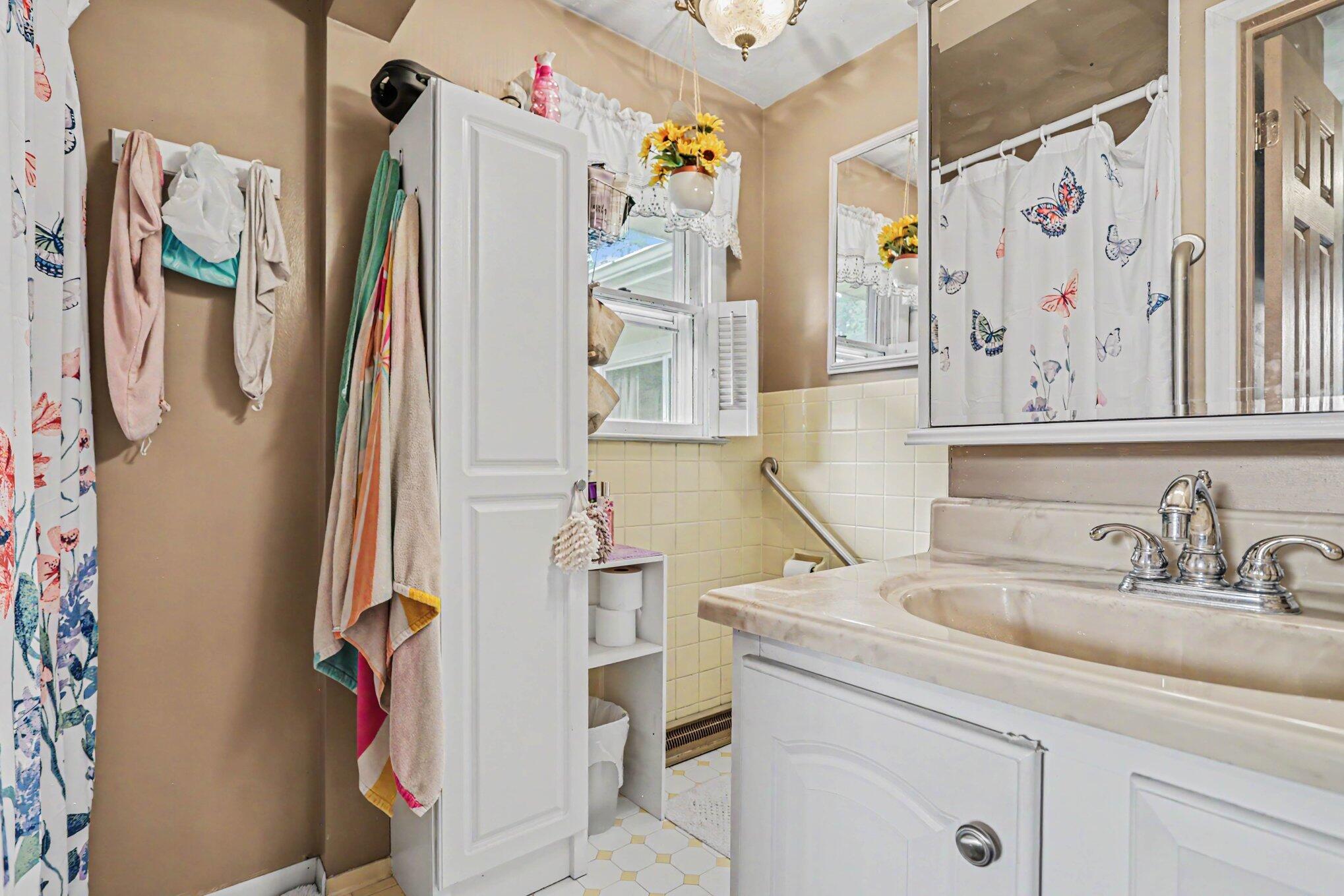 1111 South Clinton Street Charlotte, MI 48813 - Photo 12 of 24 011_file_7754