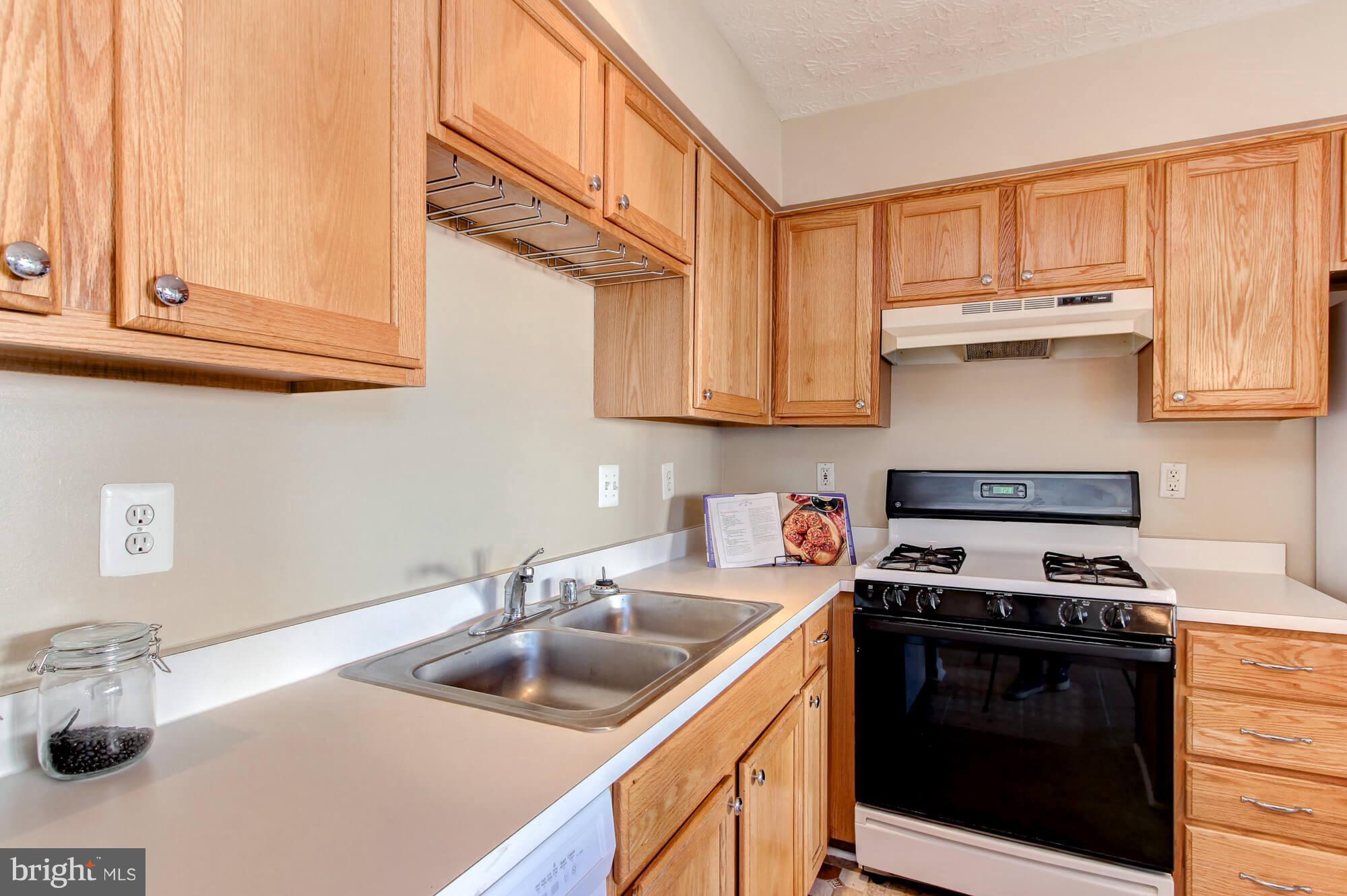 5046 Finsbury Road Baltimore, MD 21237 - Photo 9 of 30 Kitchen