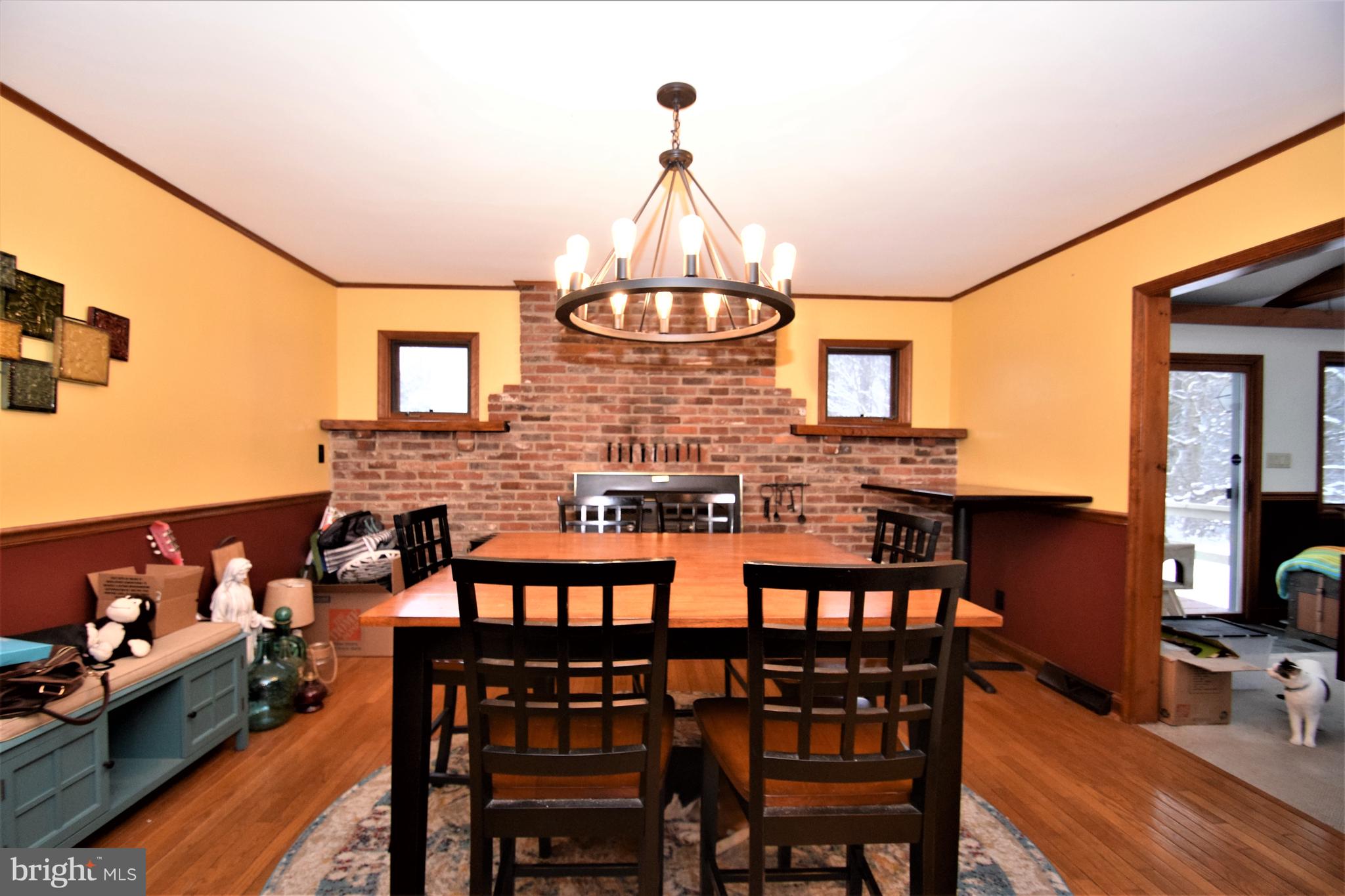 Kitchen eating area