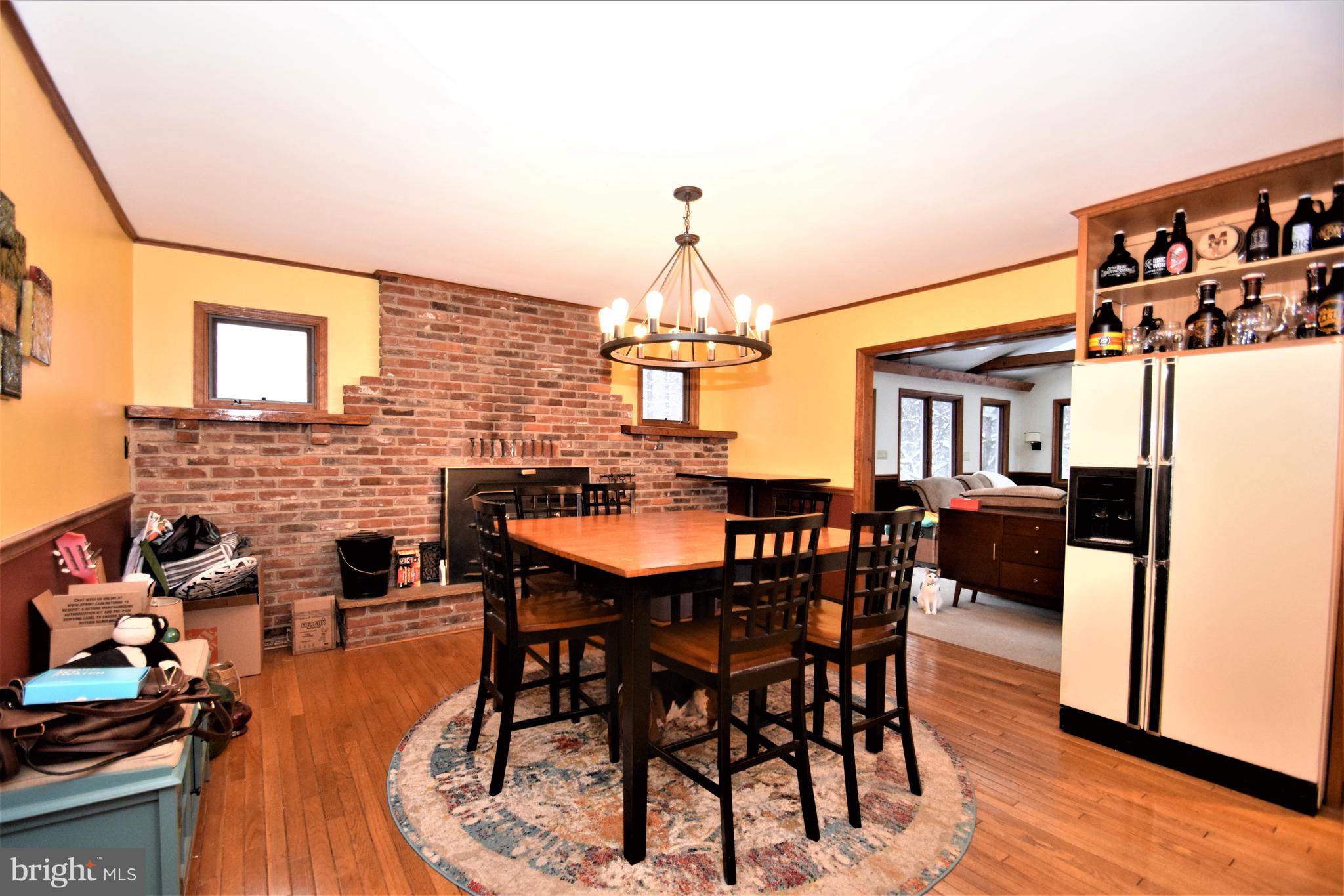 Kitchen eating area