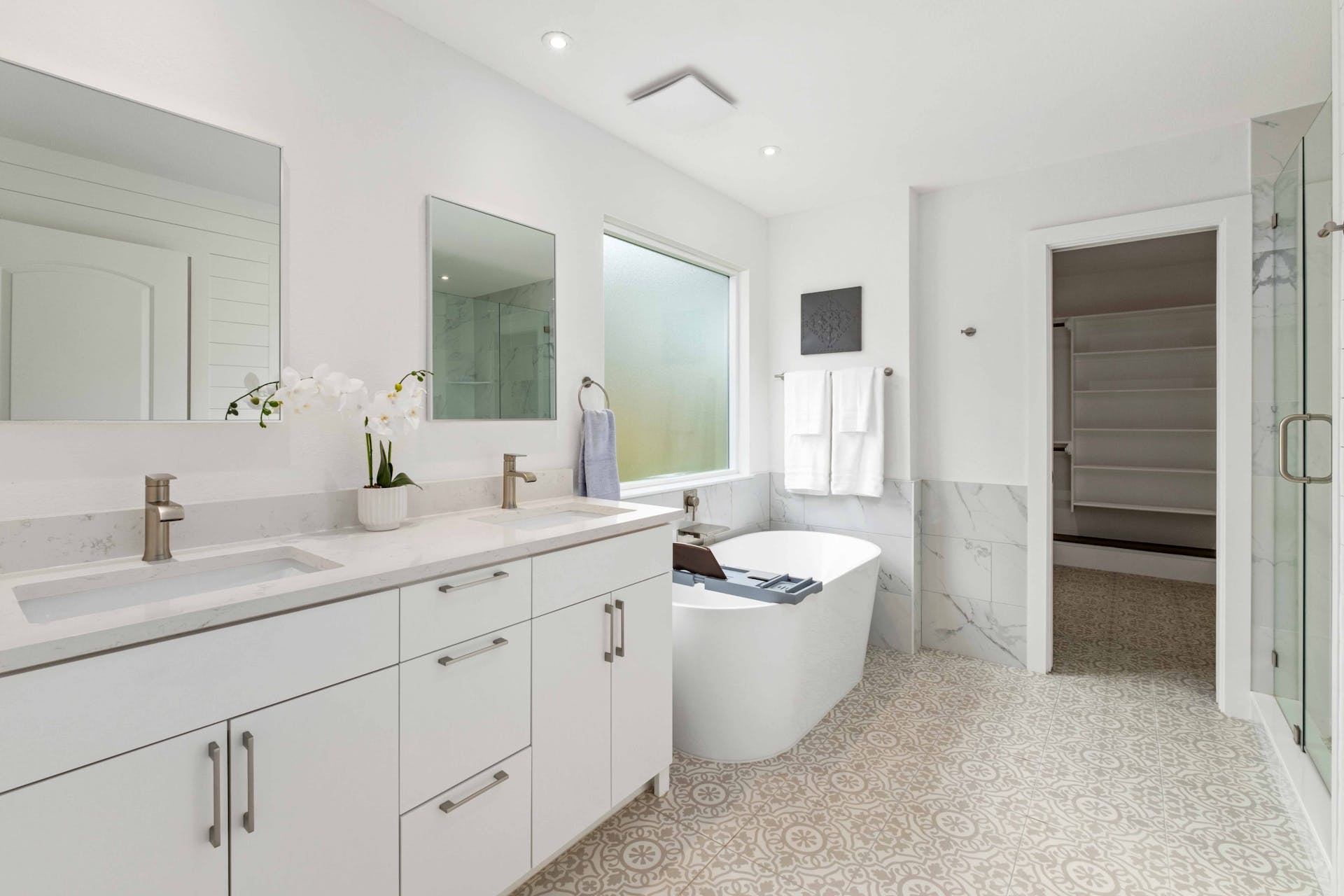 13207 Fencerail Road Manchaca, TX 78652 - Photo 11 of 36 Primary bath featuring a freestanding bathtub and double vanity