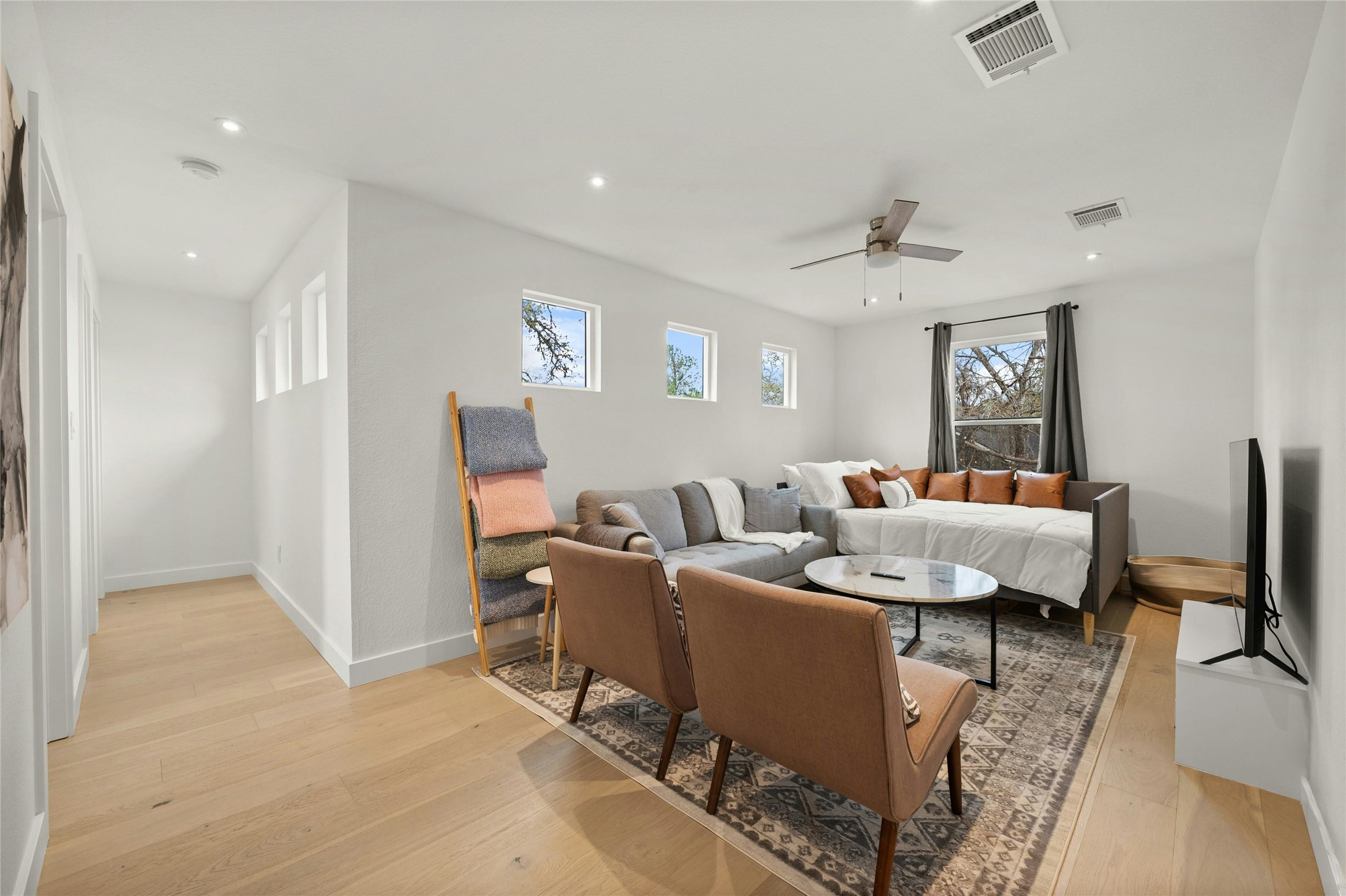 13207 Fencerail Road Manchaca, TX 78652 - Photo 20 of 36 Additional upstairs living area