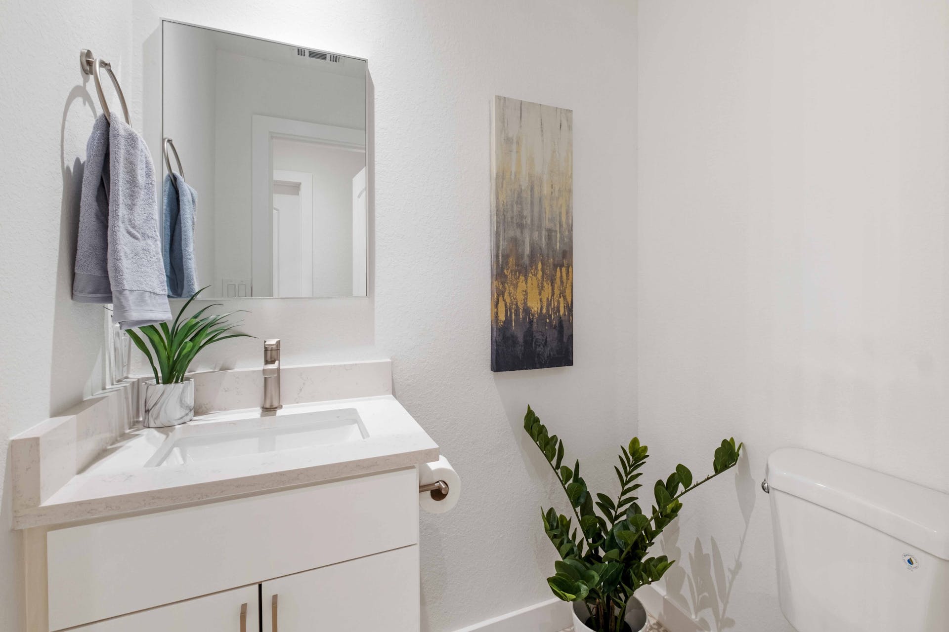 13207 Fencerail Road Manchaca, TX 78652 - Photo 24 of 36 Powder half bathroom for guests