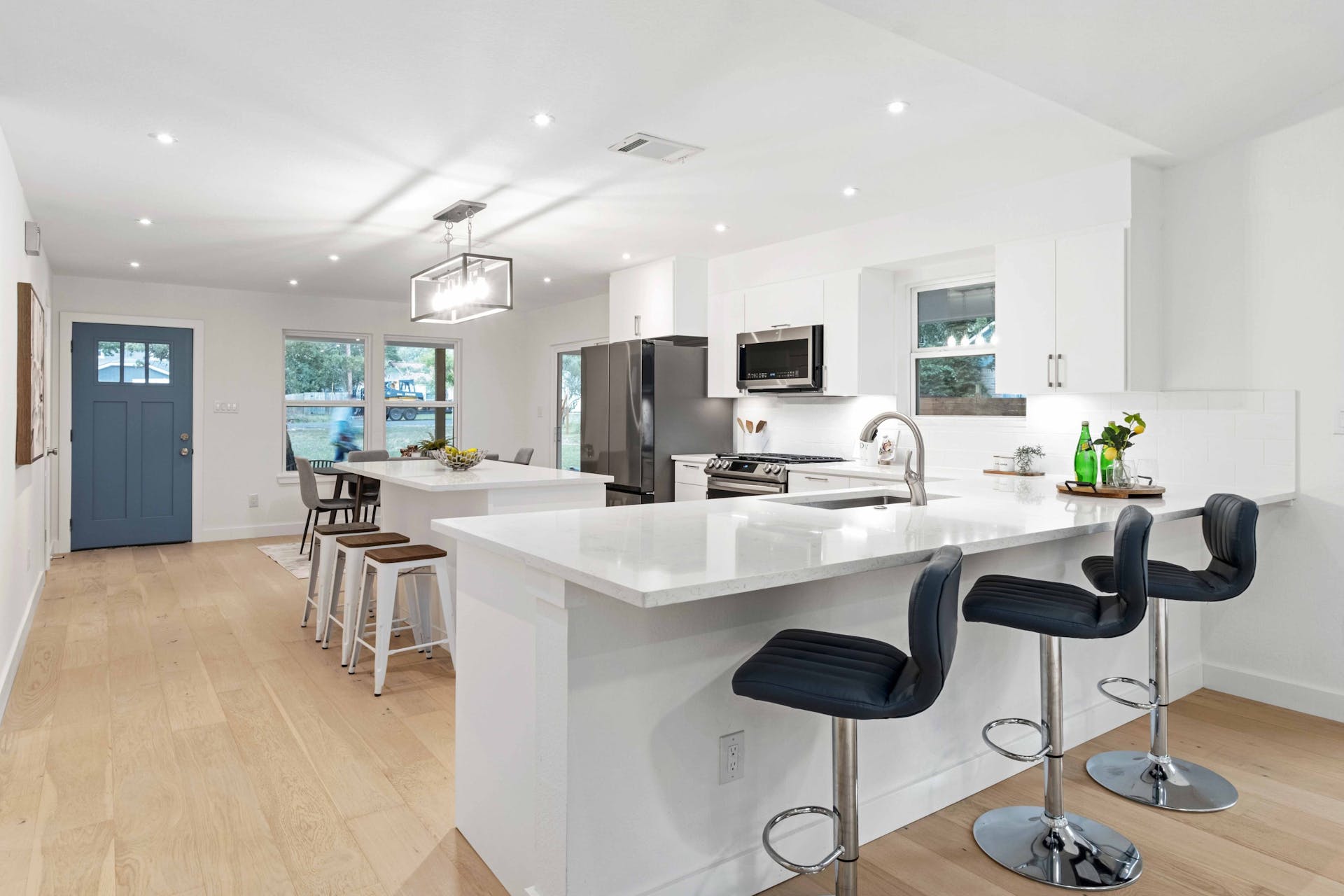 13207 Fencerail Road Manchaca, TX 78652 - Photo 5 of 36 Kitchen with a breakfast bar, a kitchen island, and frameless cabinets