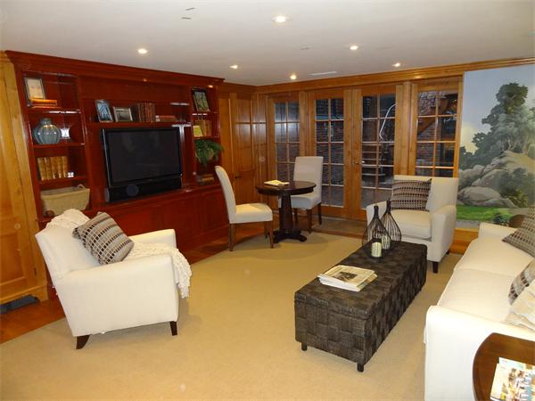 51 Chestnut Street Boston, MA 02108 - Photo 4 of 14 a living room with furniture and a fireplace