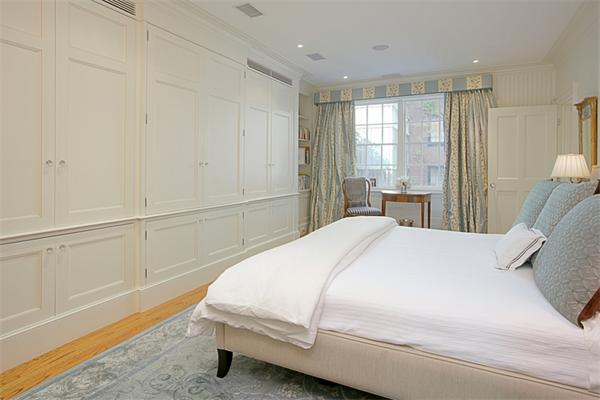 51 Chestnut Street Boston, MA 02108 - Photo 8 of 14 a bedroom with a bed and a window