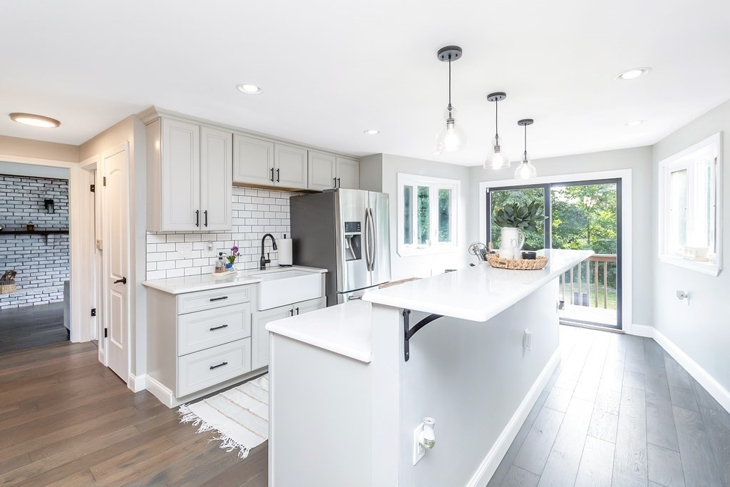 243 Basil Road Chicopee, MA 01020 - Photo 4 of 35 Gallery Image 4