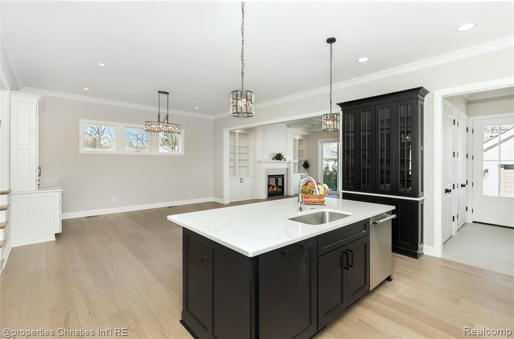 2093 Pembroke Road Birmingham, MI 48009 - Photo 13 of 57