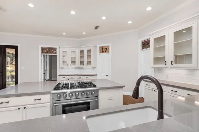 a view of a house with a backyard