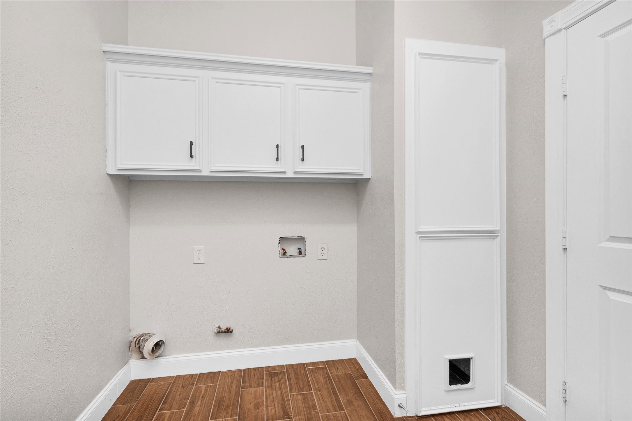 1548 Virgie Community Road Magnolia, TX 77354 - Photo 32 of 50 a view of walk in closet with empty racks