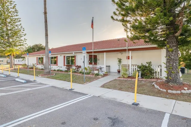 $200,000 | 29250 US Highway 19 North, Unit 537, Clearwater, FL 33761