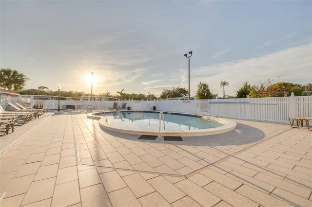 $200,000 | 29250 US Highway 19 North, Unit 537, Clearwater, FL 33761