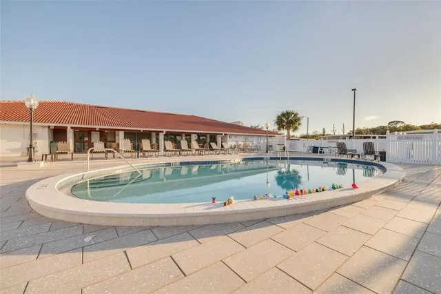 $200,000 | 29250 US Highway 19 North, Unit 537, Clearwater, FL 33761