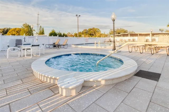 $200,000 | 29250 US Highway 19 North, Unit 537, Clearwater, FL 33761