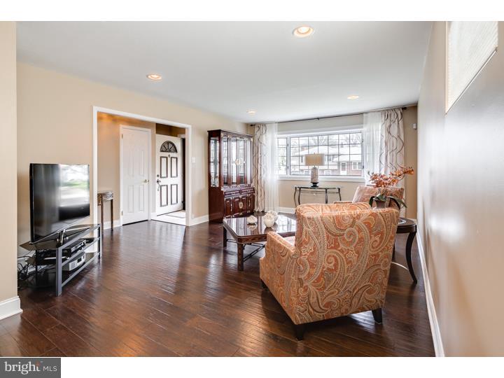 408 Yorkshire Road Cherry Hill, NJ 08034 - Photo 11 of 23 Living Room