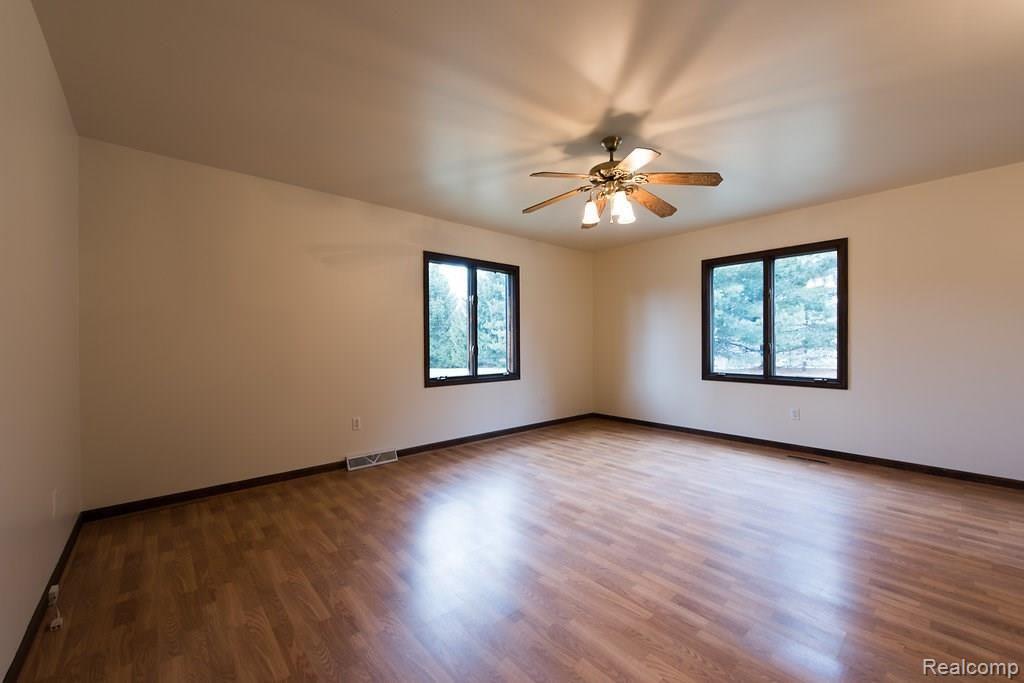 9031 Tower Road South Lyon, MI 48178 - Photo 12 of 31 DSC_3427.jpg