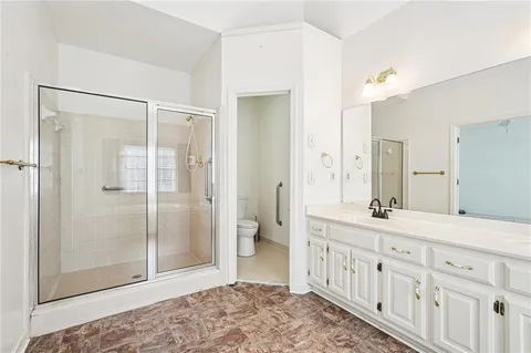 a picture of a very nice looking living room