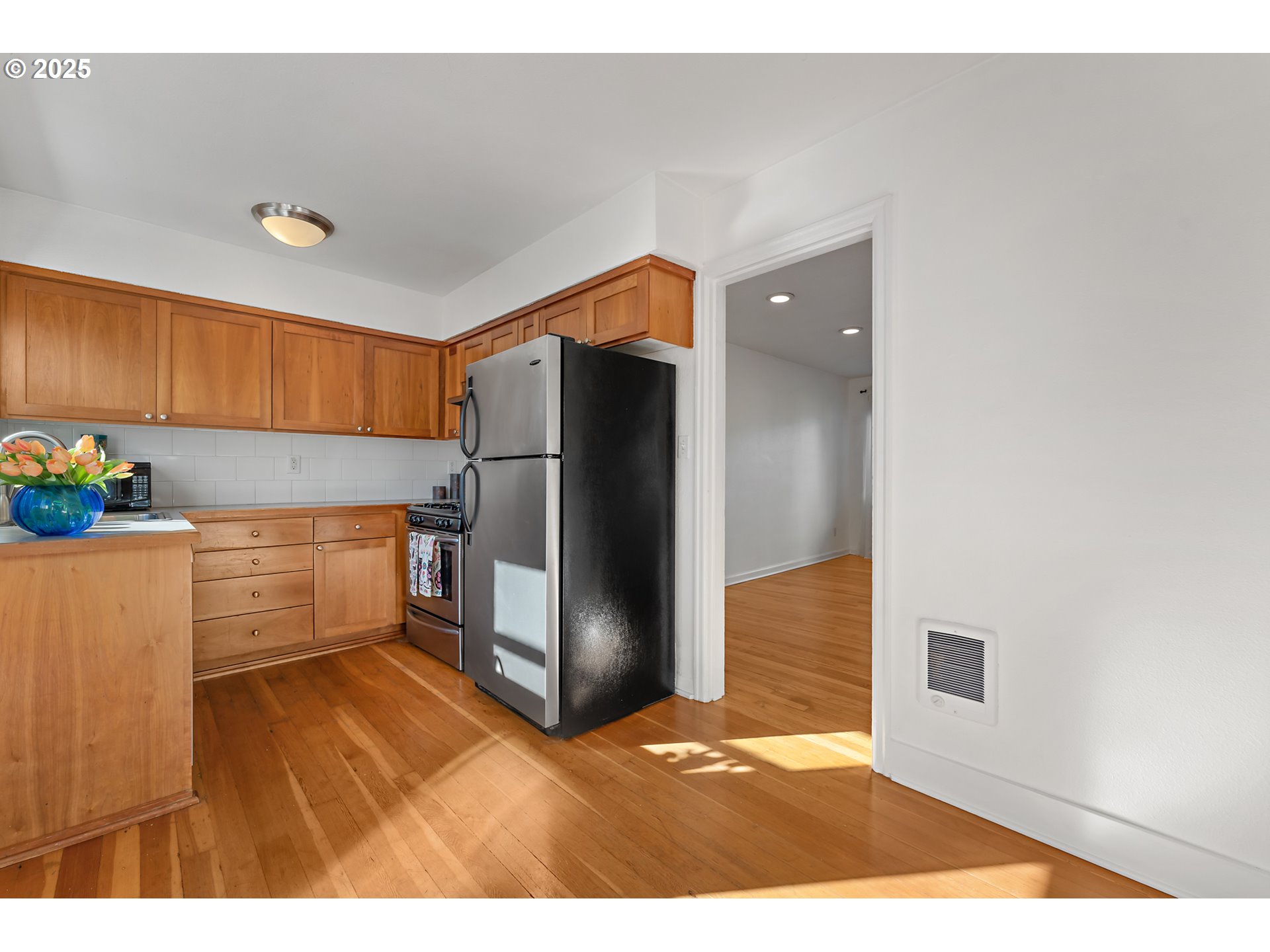 5405 Northeast 10th Avenue, Unit 3 Portland, OR 97211 - Photo 23 of 48 Kitchen/Living Room