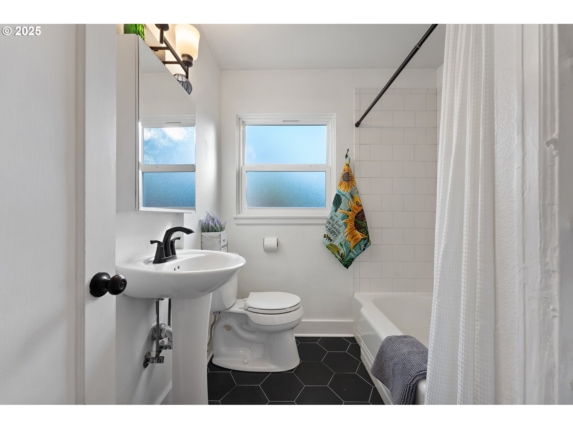 5405 Northeast 10th Avenue, Unit 3 Portland, OR 97211 - Photo 29 of 48 Bathroom