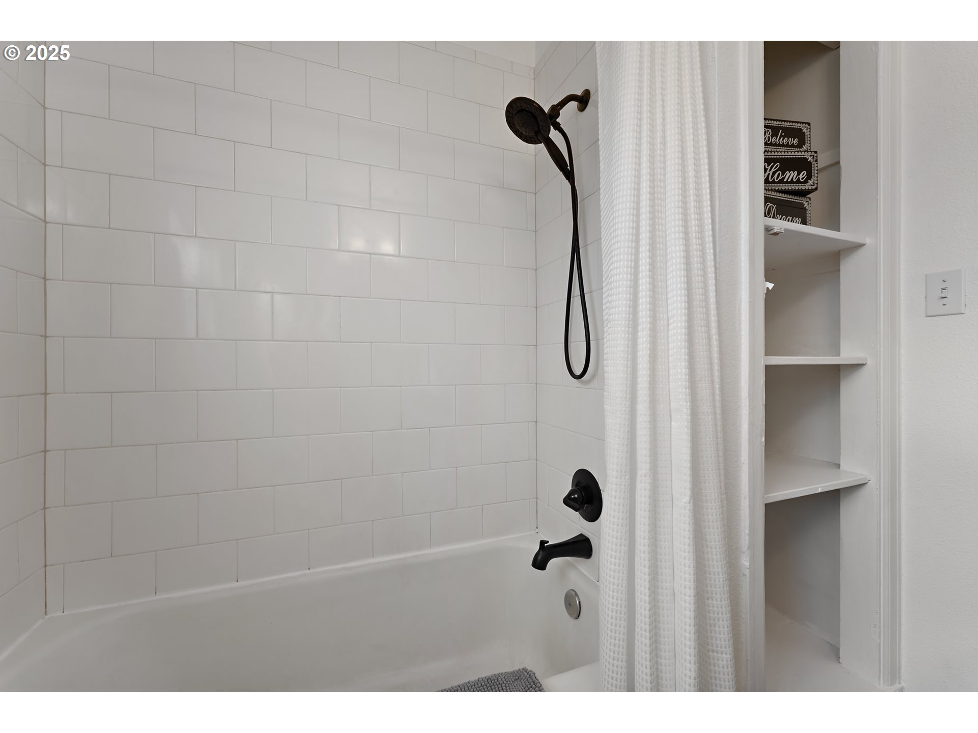 5405 Northeast 10th Avenue, Unit 3 Portland, OR 97211 - Photo 30 of 48 Bathroom