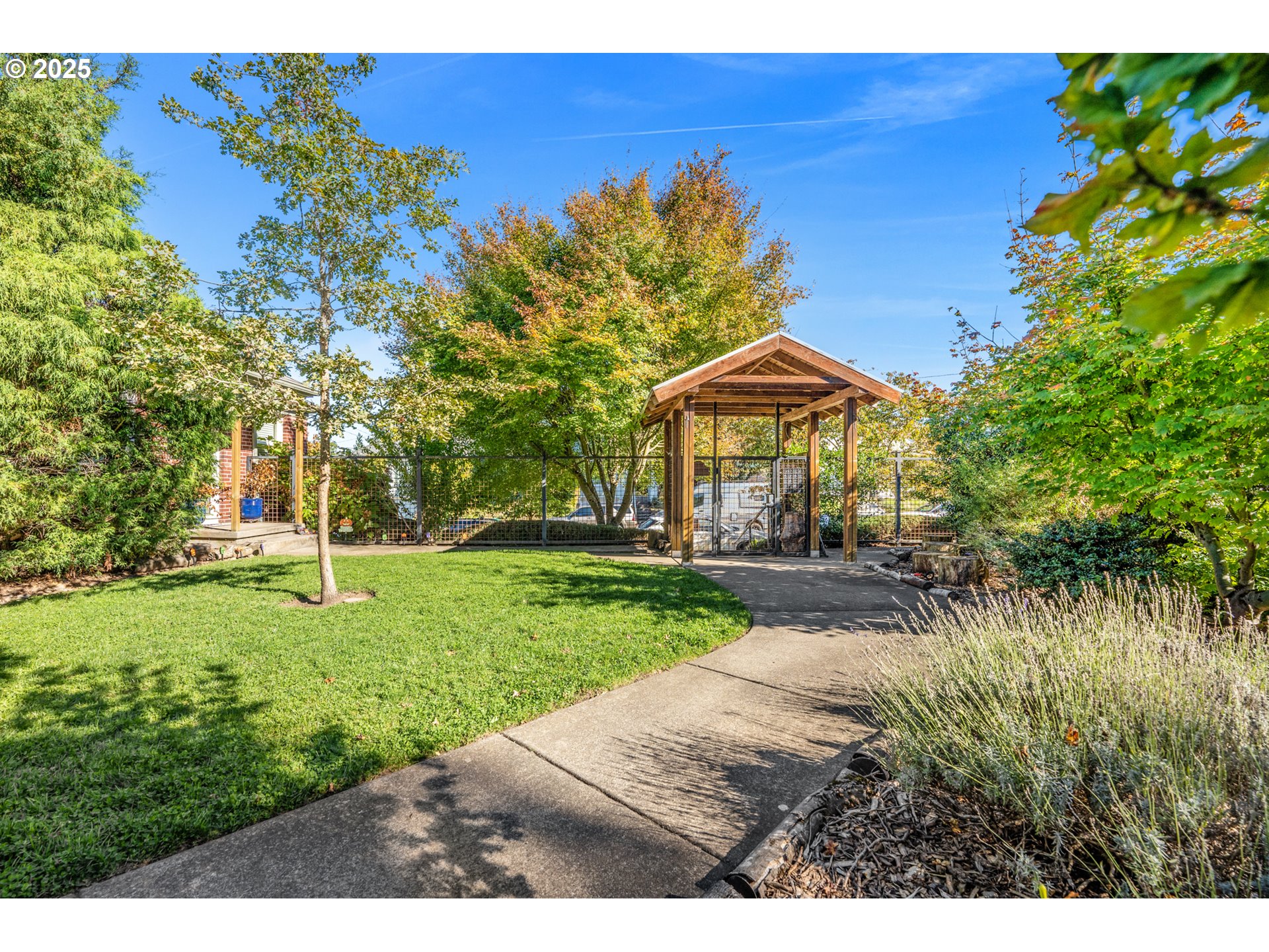 5405 Northeast 10th Avenue, Unit 3 Portland, OR 97211 - Photo 34 of 48 Courtyard
