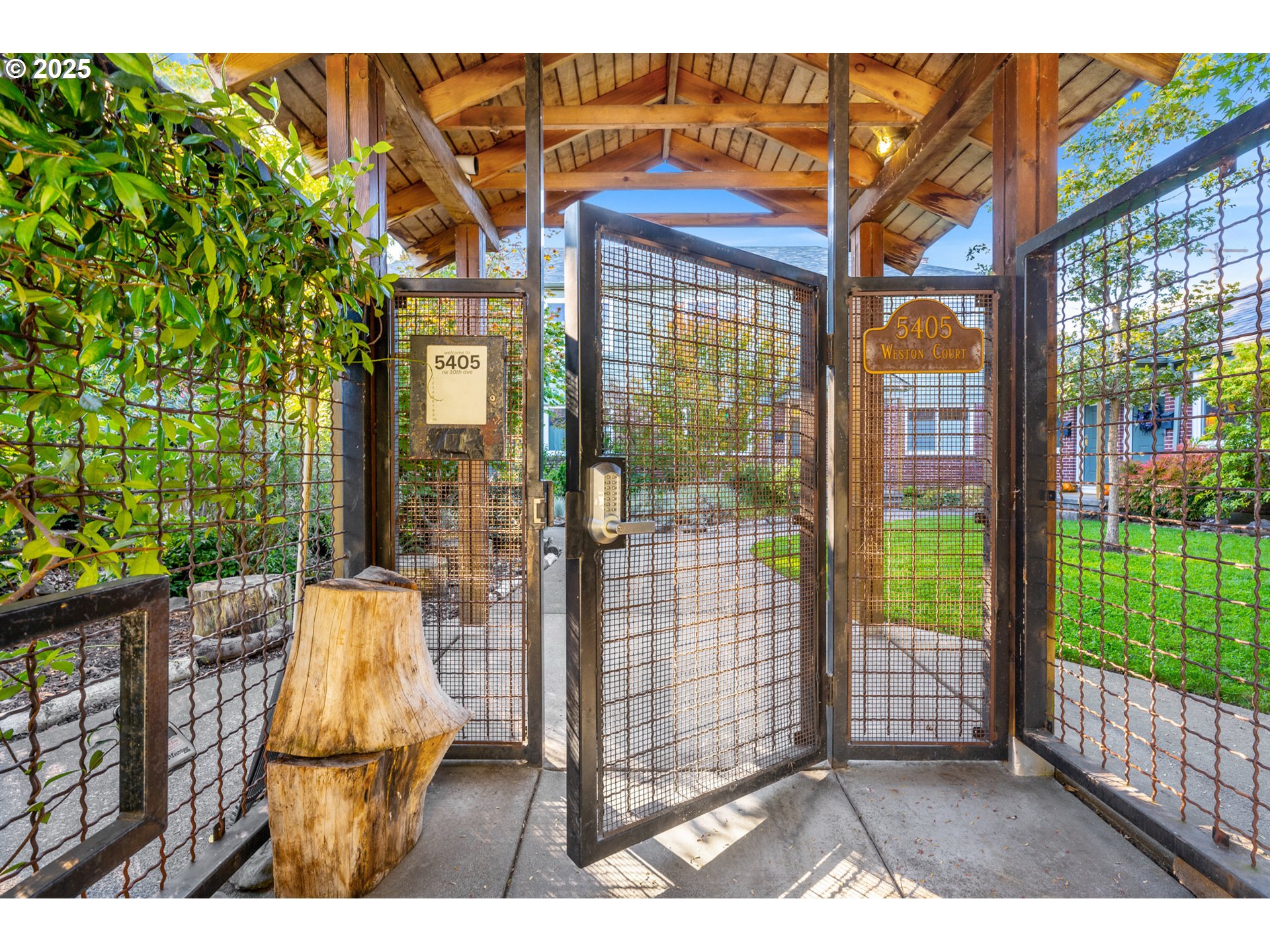 5405 Northeast 10th Avenue, Unit 3 Portland, OR 97211 - Photo 35 of 48 Property Entrance