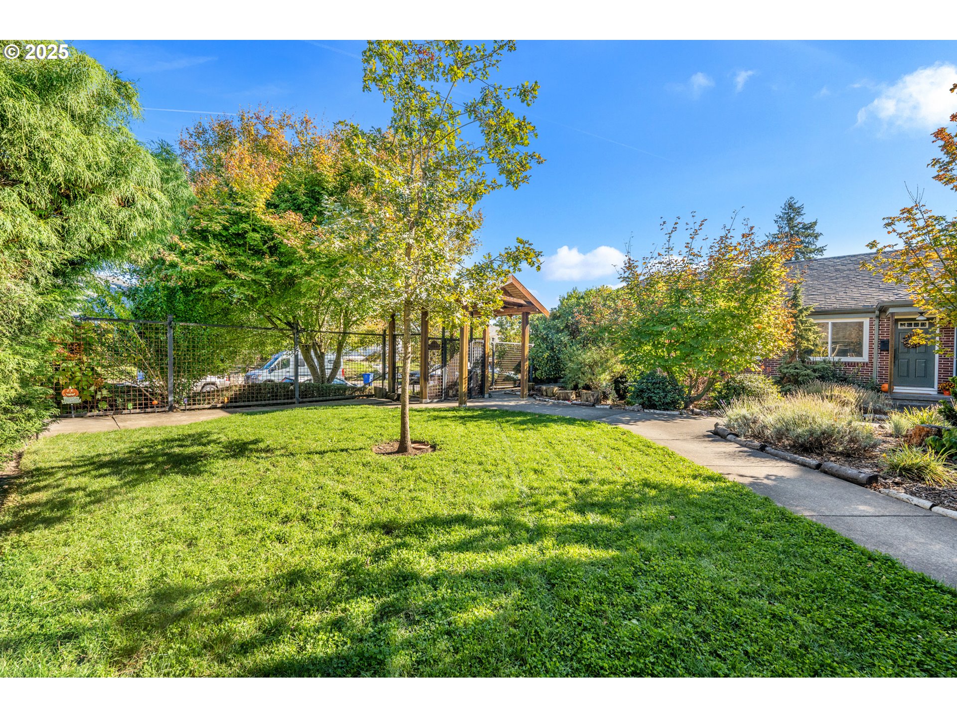 5405 Northeast 10th Avenue, Unit 3 Portland, OR 97211 - Photo 40 of 48 Courtyard