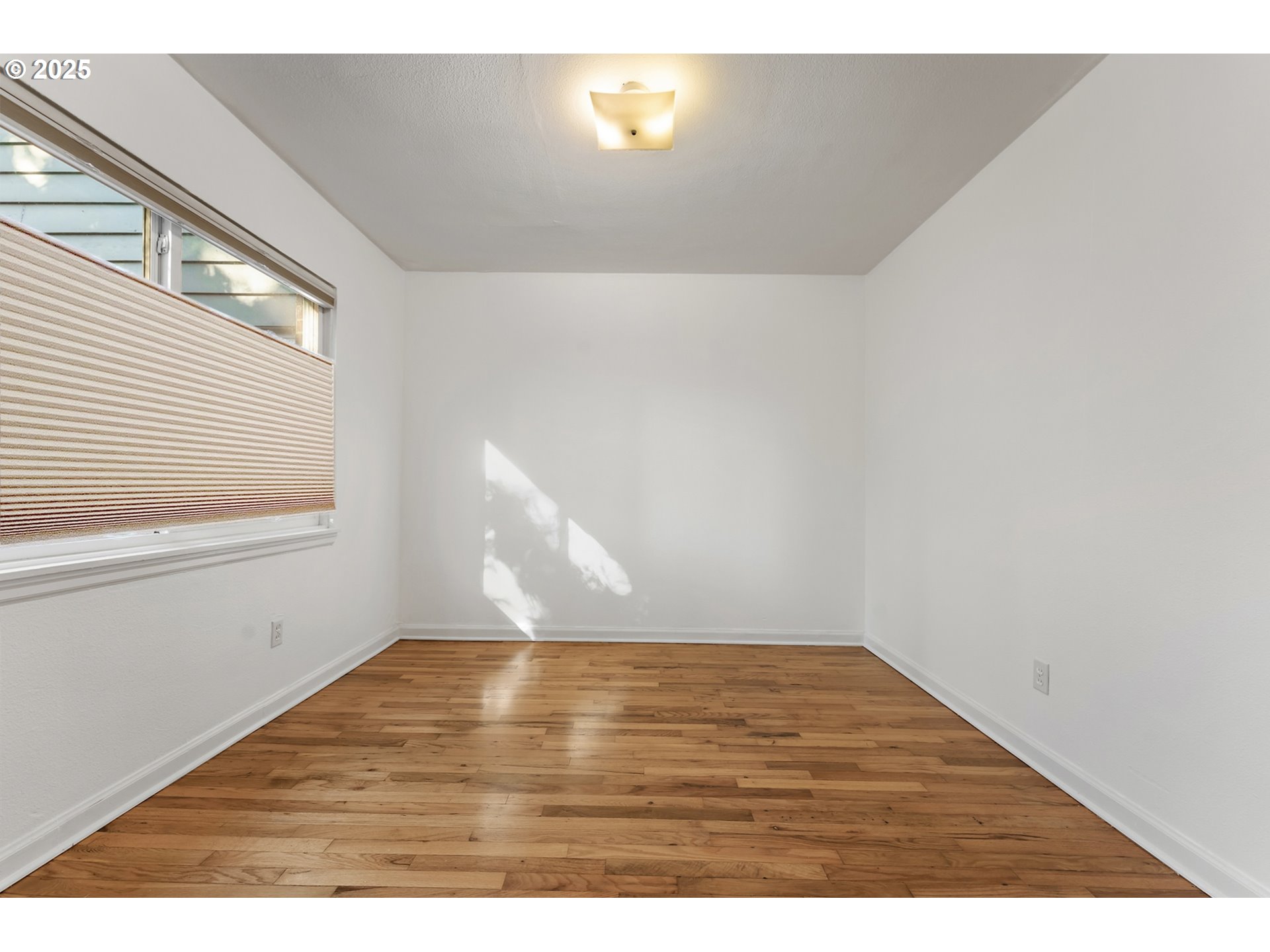 5405 Northeast 10th Avenue, Unit 3 Portland, OR 97211 - Photo 44 of 48 Living Room/Dining Room
