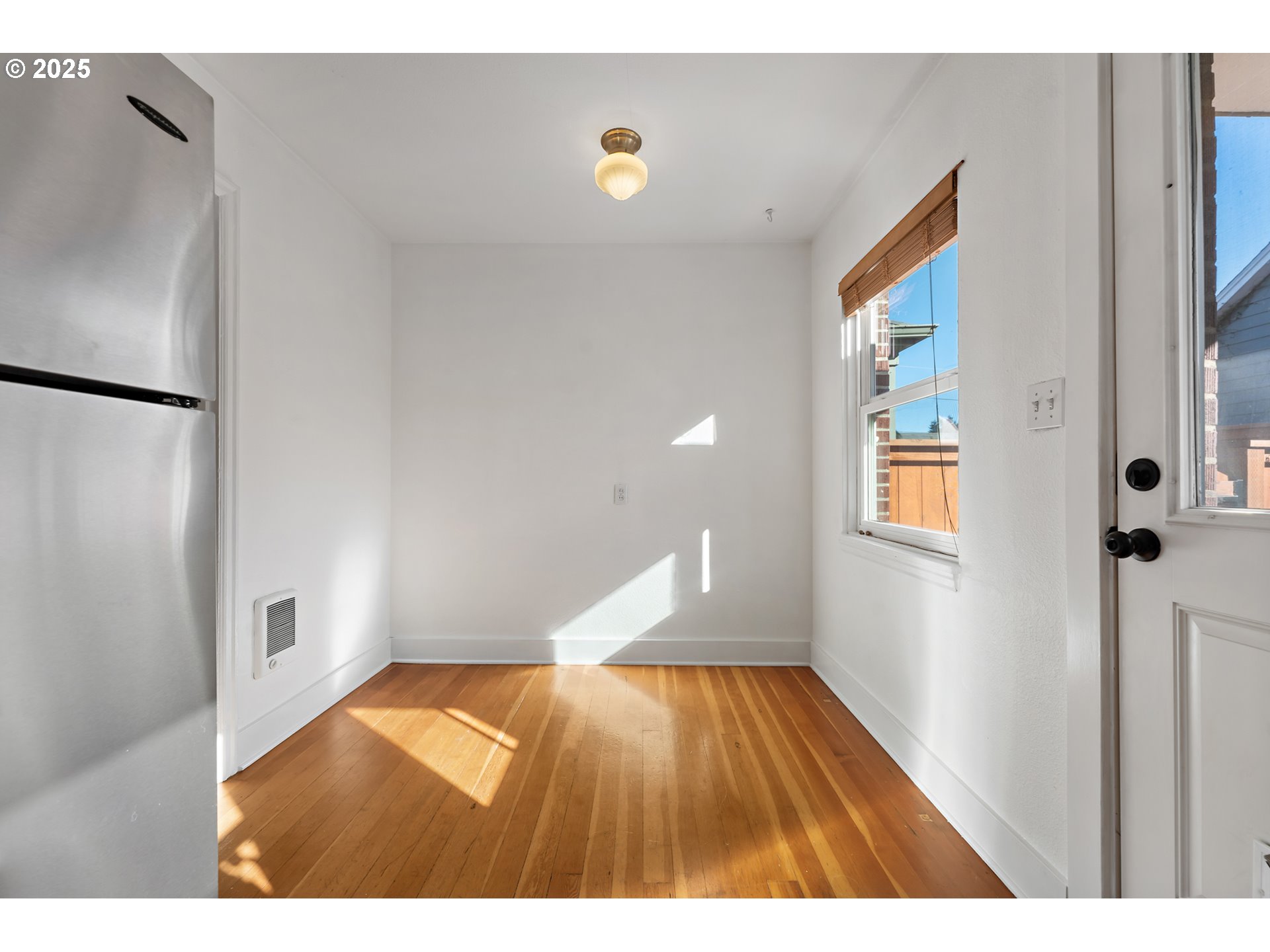 5405 Northeast 10th Avenue, Unit 3 Portland, OR 97211 - Photo 45 of 48 Kitchen/Living Room