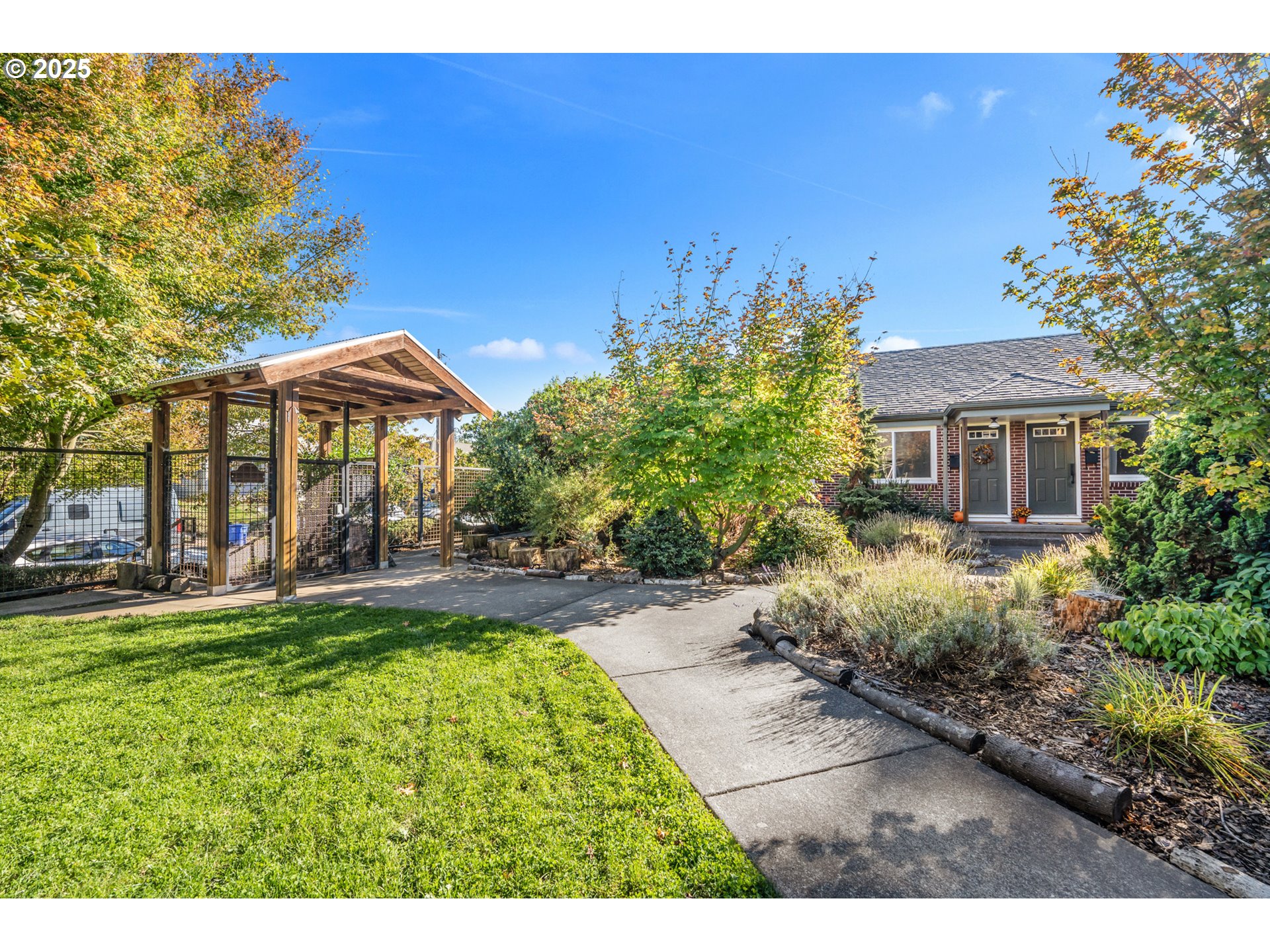 5405 Northeast 10th Avenue, Unit 3 Portland, OR 97211 - Photo 5 of 48 Courtyard