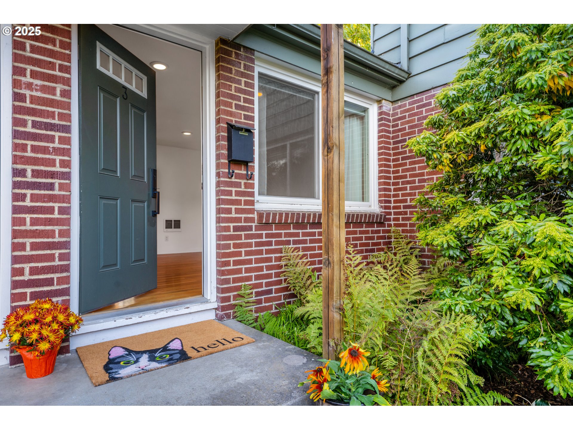 5405 Northeast 10th Avenue, Unit 3 Portland, OR 97211 - Photo 7 of 48 Covered Porch