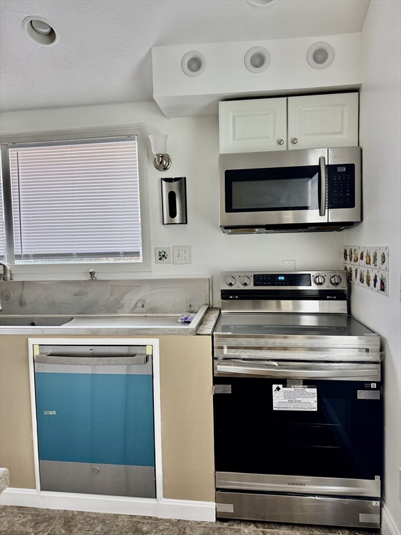 109 Forest Road Salisbury, MA 01952 - Photo 8 of 32