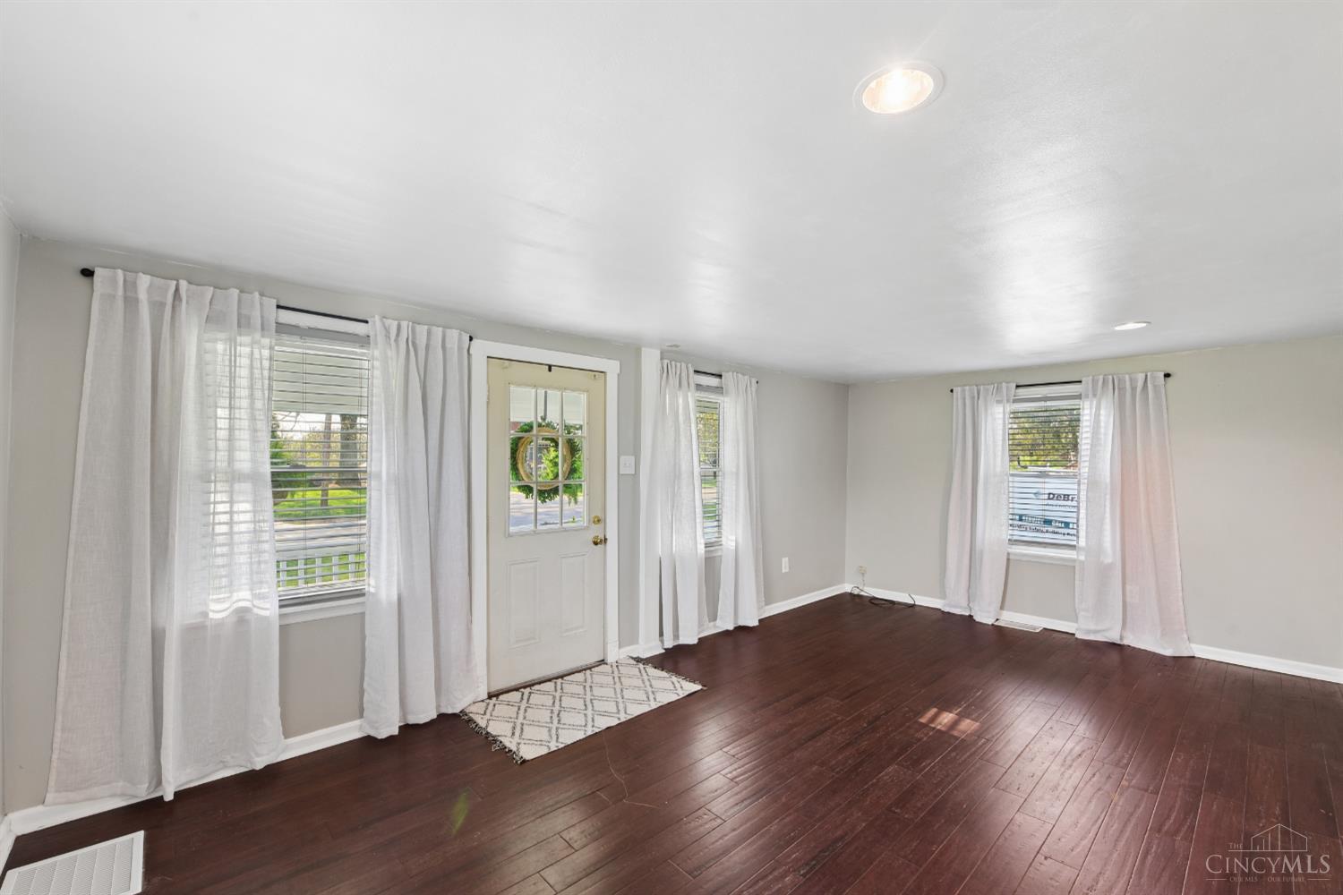 4403 School Section Road Cincinnati, OH 45211 - Photo 7 of 21