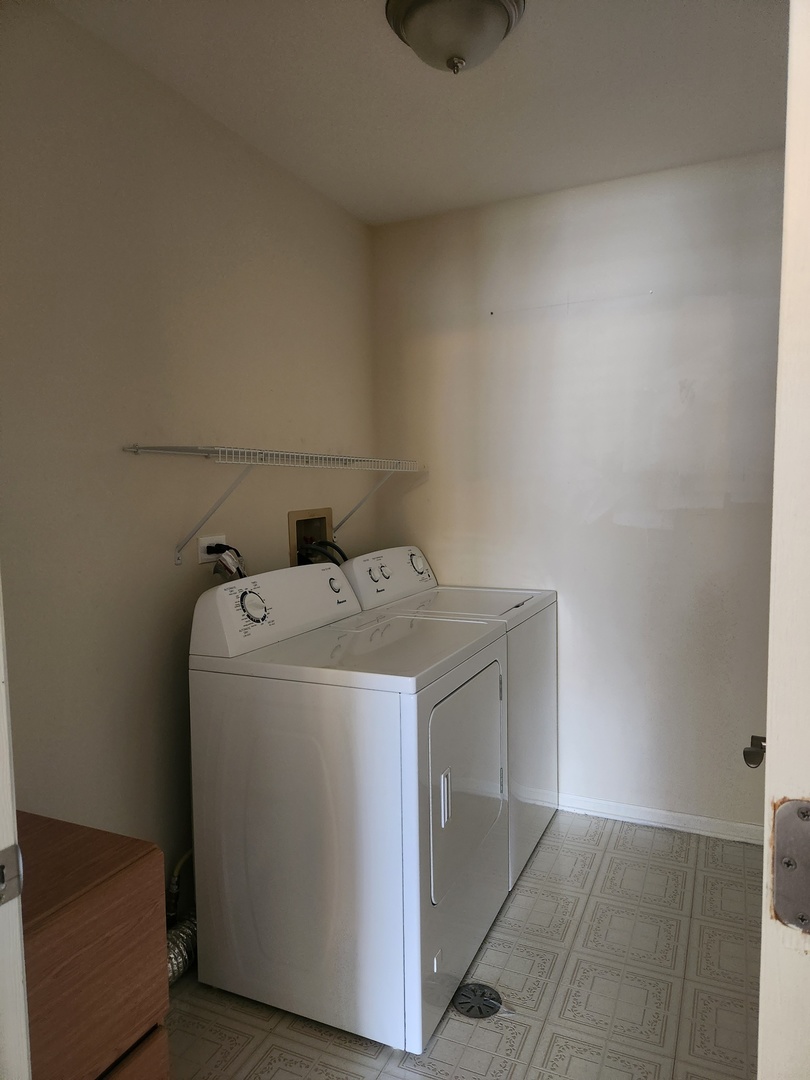 15511 Westminster Drive Orland Park, IL 60462 - Photo 13 of 16 a utility room with dryer and washer