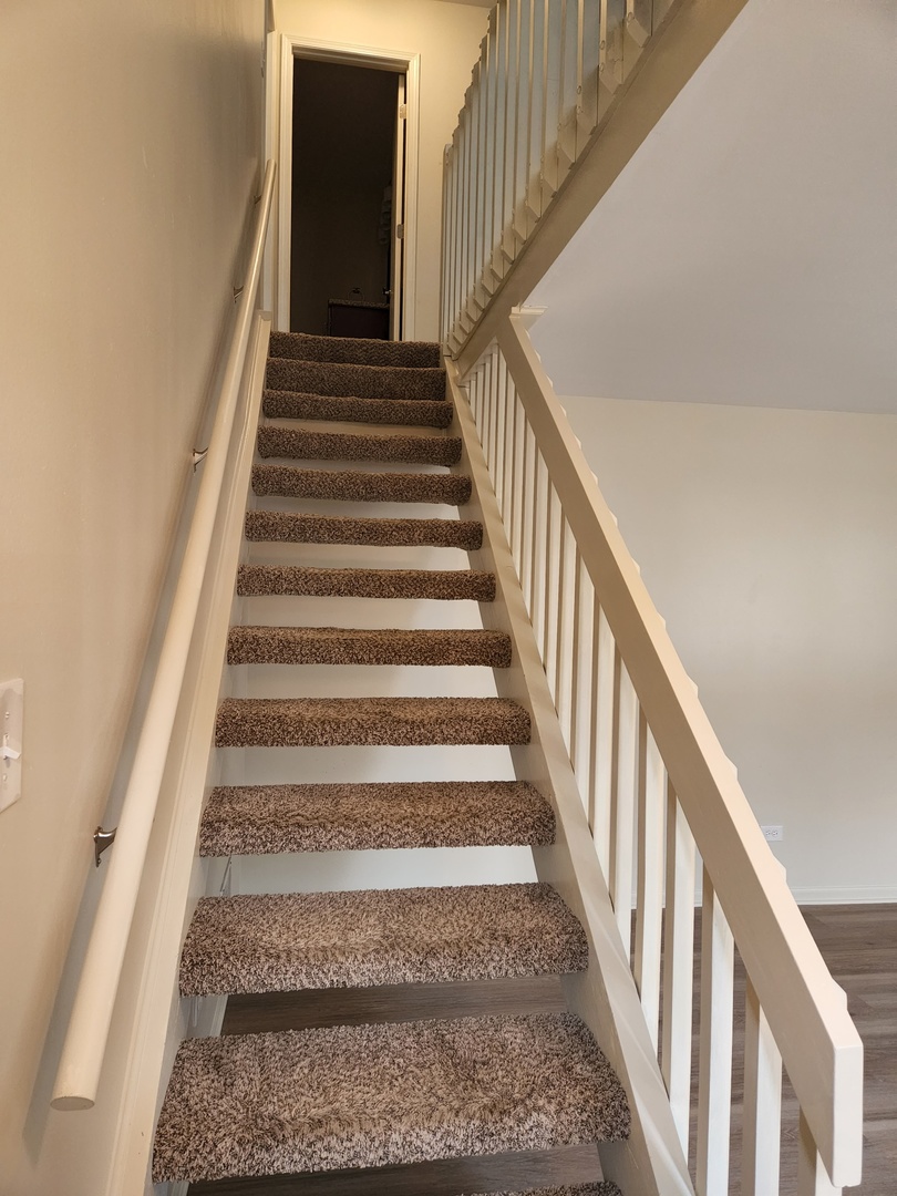15511 Westminster Drive Orland Park, IL 60462 - Photo 6 of 16 a view of entryway