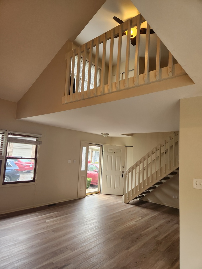 15511 Westminster Drive Orland Park, IL 60462 - Photo 7 of 16 a view of an entryway