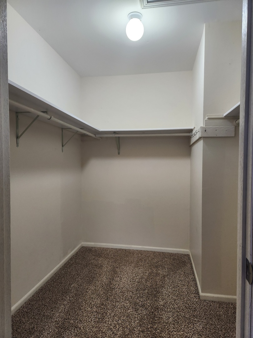 15511 Westminster Drive Orland Park, IL 60462 - Photo 8 of 16 a view of a small space