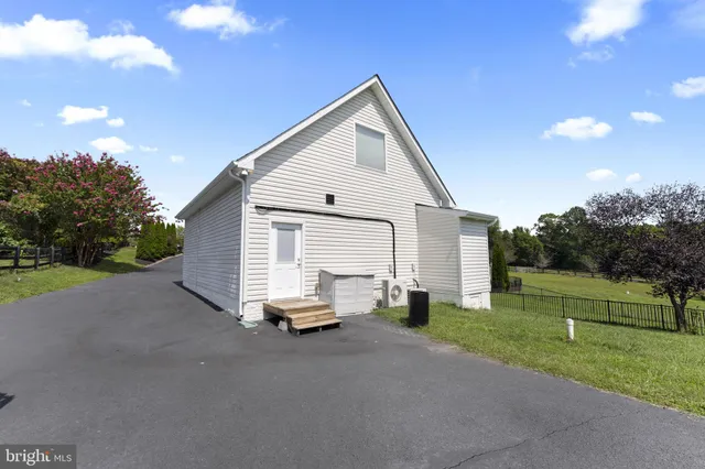 $999,999 | 15092 Rixeyville Lakes Court, Rixeyville, VA 22737