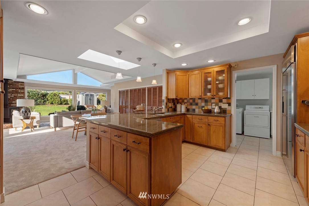 9630 Hilltop Road Bellevue, WA 98004 - Photo 11 of 40 Gallery Image 11