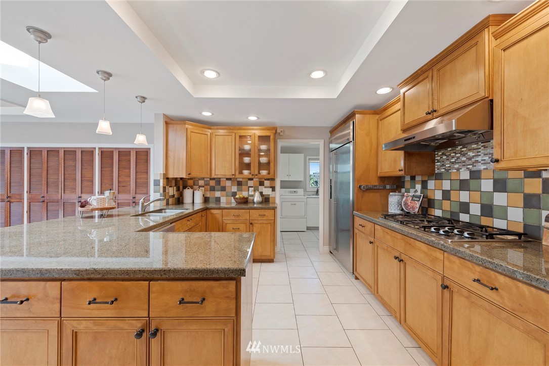9630 Hilltop Road Bellevue, WA 98004 - Photo 12 of 40 Gallery Image 12
