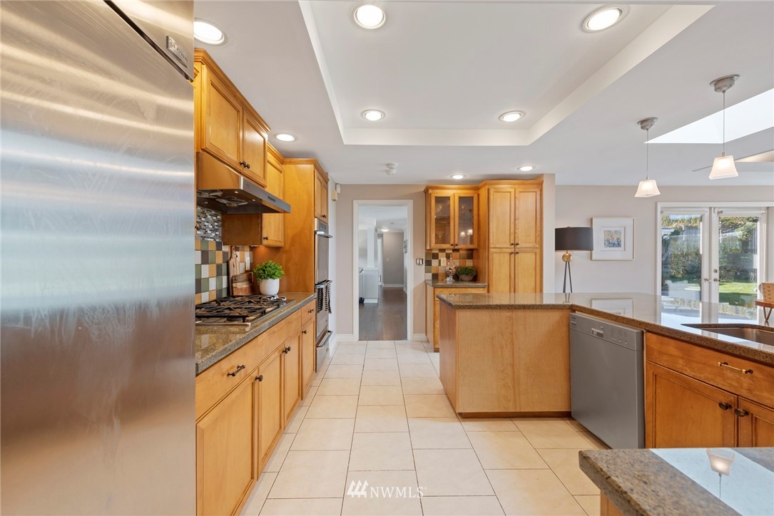 9630 Hilltop Road Bellevue, WA 98004 - Photo 13 of 40 Gallery Image 13